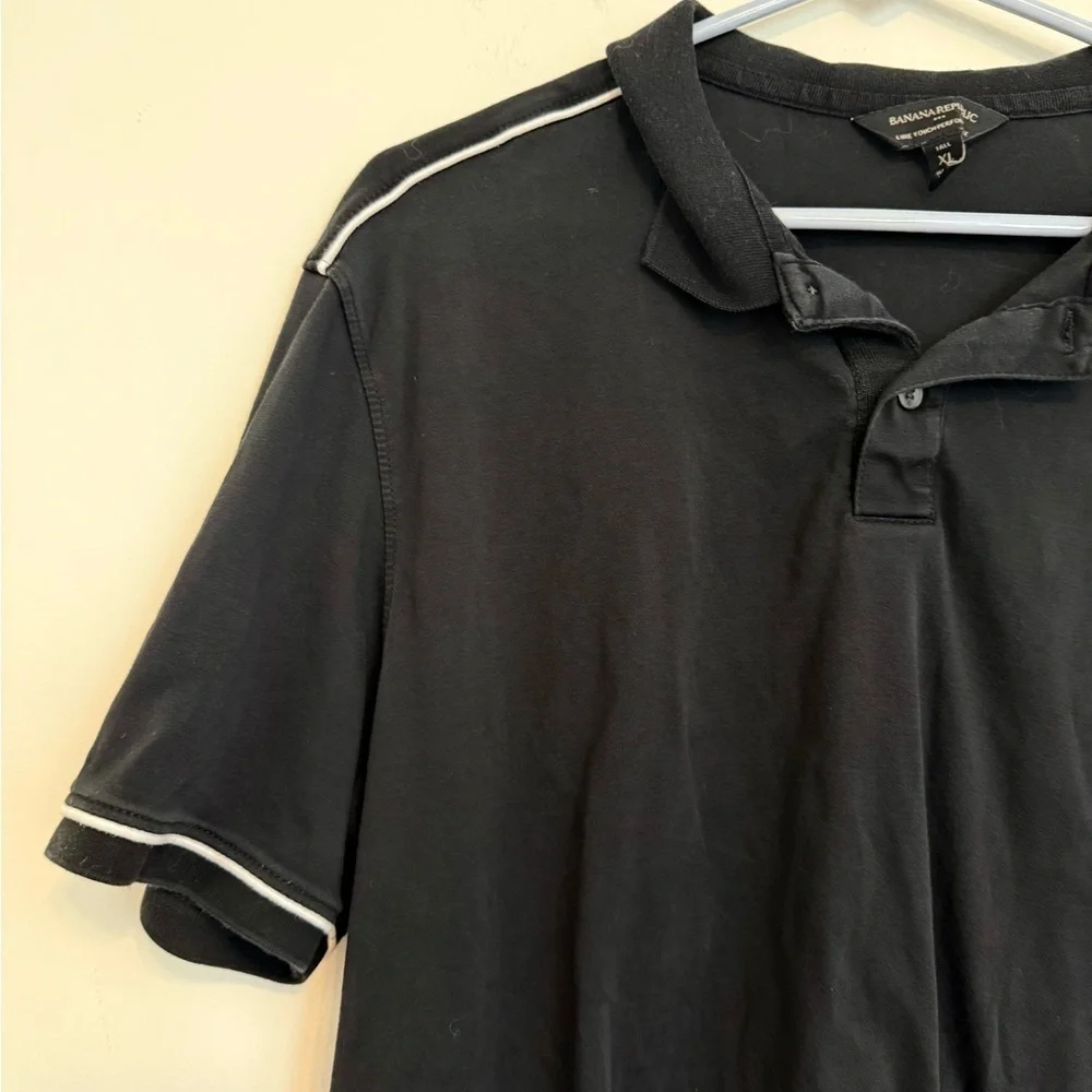 2/$30 Banana Republic - Men’s Black Polo w/ White Trim - Lux Touch Performance